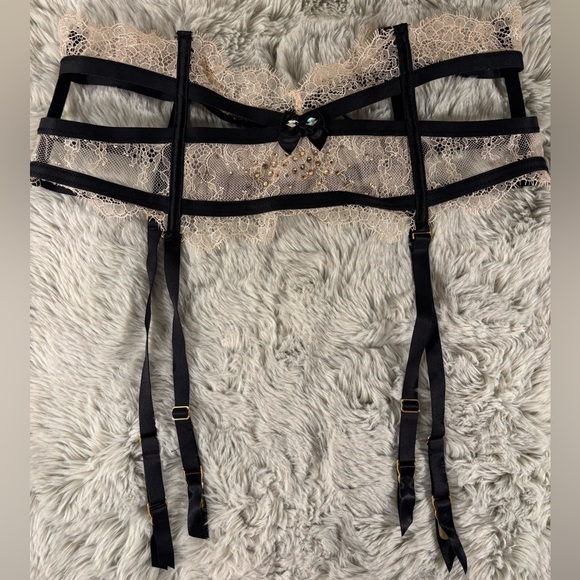NWOT Limited Edition Victoria's Secret Rhinestone Lace Garter Belt with  Straps